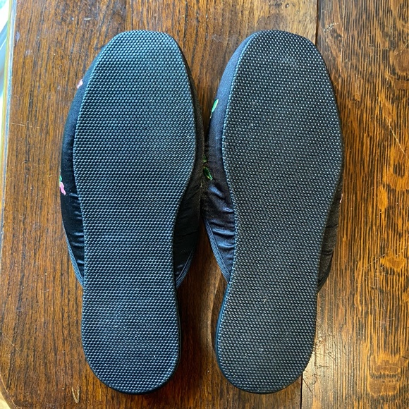 Chinese Butterfly and Floral Slippers - Picture 2 of 3